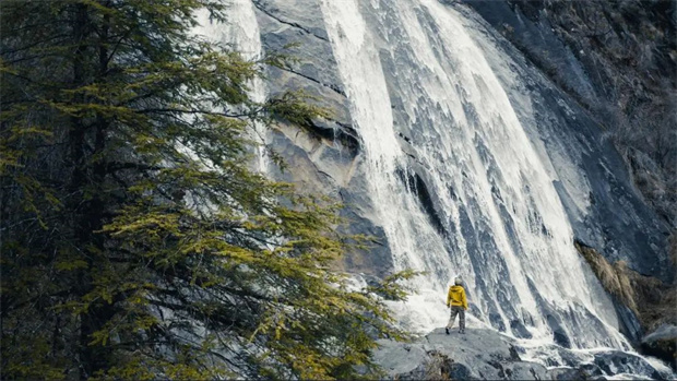 云南旅游,云南旅行社,云南團(tuán)建公司,云南策劃公司,云南會(huì)議會(huì)展,怒江旅游,怒江旅行社,怒江團(tuán)建公司,怒江策劃公司,怒江會(huì)議會(huì)展:用暑假余額去看怒江奔騰飛瀑如練